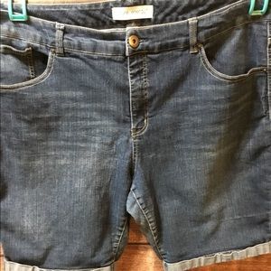 Pure Energy Shorts Size 22W. EUC